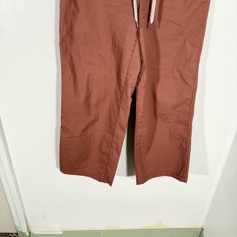 Vuori Wide Leg Cropped Drawstring Pants in Dusty Rose - Picture 9 of 11